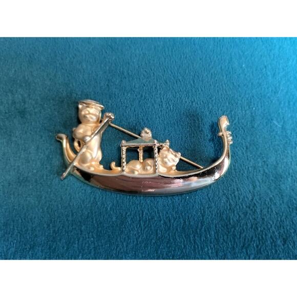 AJC Jewelry - Vintage Cats on a Venetian Italian Gondola Brooch Pin Gold Tone Signed AJC